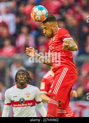 Monaco di Baviera, Germania, 08/05/2022, Corentin TOLISSO, FCB 24 gareggiano per la palla, affrontando, duello, header, zweikampf, Azione, lotta contro nella partita FC BAYERN München - VFB STUTTGART 2-2 1.German Football League il 08 maggio 2022 a Monaco di Baviera, Germania. Stagione 2021/2022, partita giorno 33, 1.Bundesliga, Muenchen, 33.Spieltag. FCB, © Peter Schatz / Alamy Live News - LE NORMATIVE DFL VIETANO L'USO DI FOTOGRAFIE come SEQUENZE DI IMMAGINI e/o QUASI-VIDEO - Foto Stock