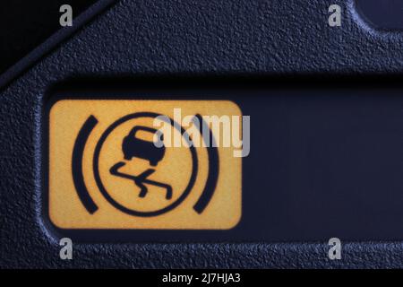 spia antislittamento sul cruscotto della vettura Foto Stock