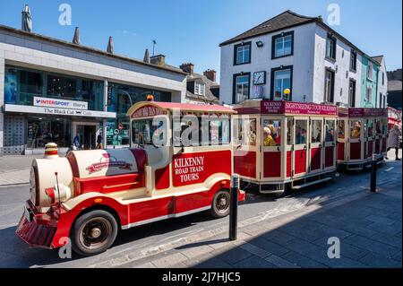 Kilkenny, Irlanda- 20 aprile 2022: Kilkenny Road Train Tours a Kilkenny, Irlanda. Foto Stock