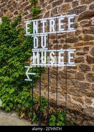 Segnaletica d'ingresso al Museo Nazionale Adrien Dubouche, museo della ceramica a Limoges, Haute-Vienne (87), Francia. Foto Stock