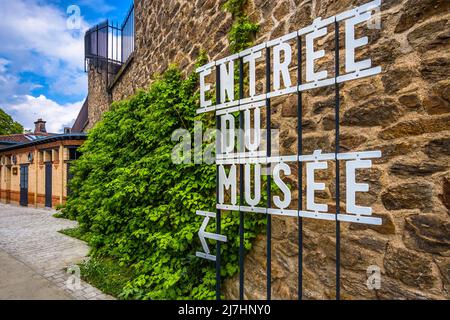 Segnaletica d'ingresso al Museo Nazionale Adrien Dubouche, museo della ceramica a Limoges, Haute-Vienne (87), Francia. Foto Stock