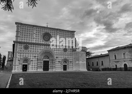 L'Aquila, Abruzzo, Basilica di Santa Maria di Collemaggio un simbolo religioso della città risalente al 1288 Foto Stock