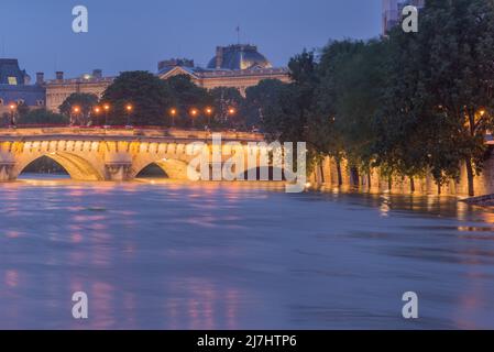 La Senna inondò la notte. Foto Stock
