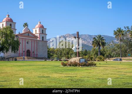 Missione Santa Barbara nel pomeriggio di aprile. Santa Barbara, California, Stati Uniti. Foto Stock