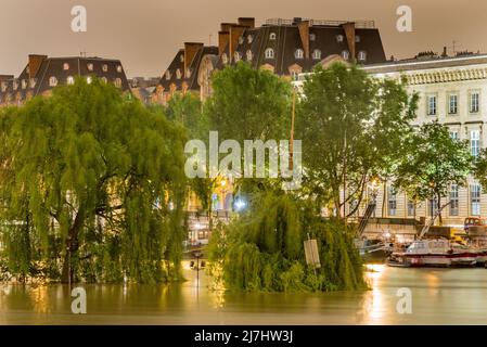 La Senna inondò la notte. Foto Stock