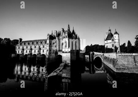 Chateau de Chenonceau in Francia al sole mattina d'estate. Foto Stock