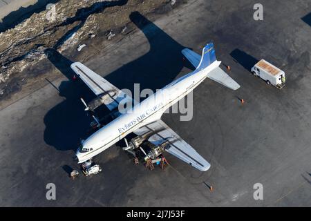 Velivolo Liftmaster Everts Air Cargo C-188A. Aereo DC-6 (versione DC-6A) di Everts Air Cargo. Aeroplano dotato di motori radiali P&W R-2800. Foto Stock