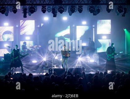 Edimburgo,Scozia, 9th maggio 2022, Gary Numan suona dal vivo all'Accademia O2 Edimburgo lunedì 9th maggio 2022 per promuovere i membri della band: Steve Harris – chitarra principale Tim Slade – basso, David Brooks   tastiere Richard Beasley – batteria, percussioni, credito: Alan Rennie/Alamy Live News Foto Stock