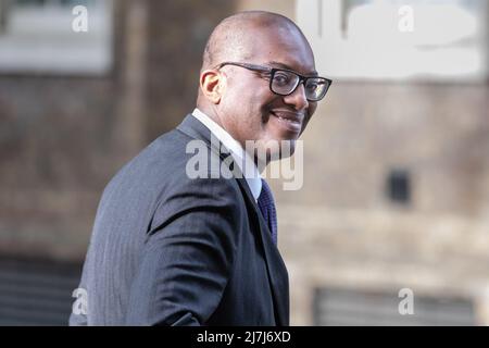 Londra, Regno Unito. 9th maggio 2022. Kwasi Kwarteng MP, Segretario di Stato per le strategie aziendali, energetiche e industriali. Il primo ministro britannico apre e partecipa al Downing Street "Spring Showcase". La "Spring Showcase" presenta bancarelle che mostrano cibi, tè e bevande inglesi, robotica e ingegneria, agricoltura verticale e altri prodotti principalmente agricoli e commerciali. Credit: Imagplotter/Alamy Live News Foto Stock