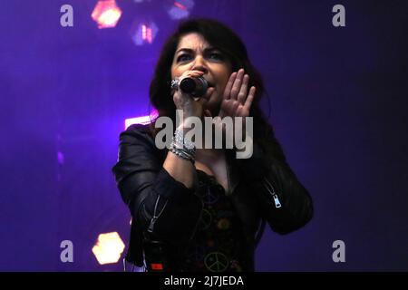 Torino, Italia. 08th maggio 2022. Cristina d'avena e la band 'Gem Boy' all'Eurovision Village di Torino (Photo by Daniela Parra Saiani/Pacific Press) Credit: Pacific Press Media Production Corp./Alamy Live News Foto Stock