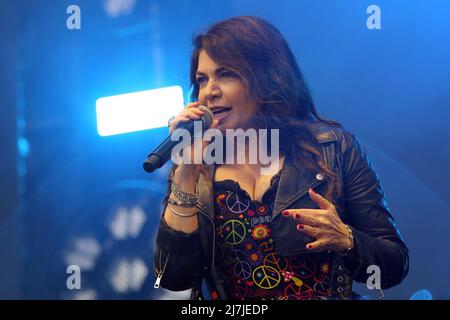 Torino, Italia. 08th maggio 2022. Cristina d'avena e la band 'Gem Boy' all'Eurovision Village di Torino (Photo by Daniela Parra Saiani/Pacific Press) Credit: Pacific Press Media Production Corp./Alamy Live News Foto Stock