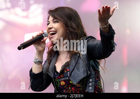 Torino, Italia. 08th maggio 2022. Cristina d'avena e la band 'Gem Boy' all'Eurovision Village di Torino (Photo by Daniela Parra Saiani/Pacific Press) Credit: Pacific Press Media Production Corp./Alamy Live News Foto Stock