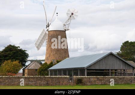 1837 mulino a vento presso la distilleria Callington Mill, Oatlands, Tasmania, Australia Foto Stock