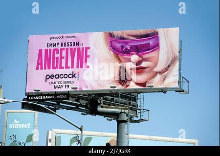 Billboard promuovere un film da Peacock streaming su Angelyne, una dea del tabellone self-created, sulla Sunset Strip di Los Angeles, CA Foto Stock