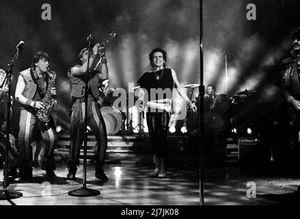 Adam ANT esibirsi su Solid Gold nel 1983 credito: Ron Wolfson / MediaPunch Foto Stock