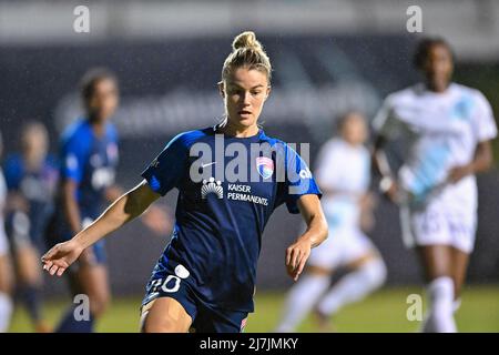 San Diego, California, Stati Uniti. 07th maggio 2022. Il San Diego Wave FC difende Christen Westphal (20) durante una piovosa partita di calcio NWSL tra il NY/NJ Gotham e il San Diego Wave FC al Torero Stadium di San Diego, California. Justin fine/CSM/Alamy Live News Foto Stock