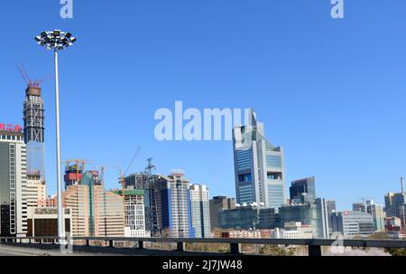 Costruzione del grattacielo China Zun e di altri edifici moderni nel quartiere centrale degli affari di Pechino, Cina. Foto Stock