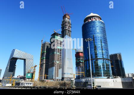 Costruzione del grattacielo China Zun e di altri edifici moderni nel quartiere centrale degli affari di Pechino, Cina. Foto Stock