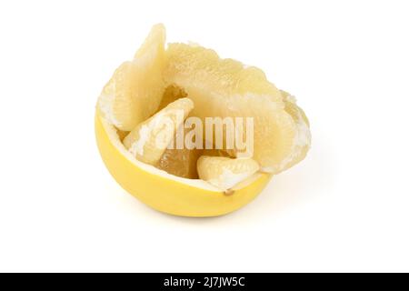 Pomelo perfettamente ritoccato su sfondo bianco. Foto ad alta risoluzione. Profondità di campo completa. Foto Stock