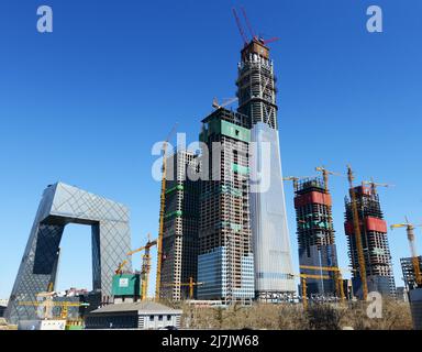 Costruzione del grattacielo China Zun e di altri edifici moderni nel quartiere centrale degli affari di Pechino, Cina. Foto Stock