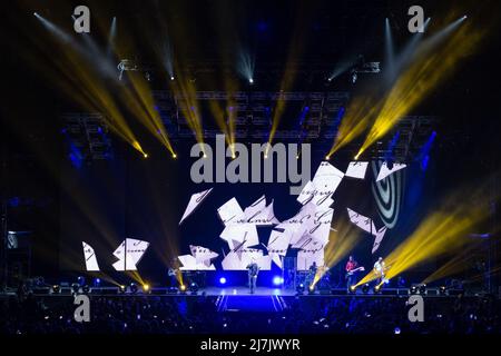 Verona, Italia. 09th maggio 2022. Francesco 'Kekko' Silvestre - Moda durante il moda' - Buona Fortuna Tour, Concerto di Musica a Verona, Italia, Maggio 09 2022 Credit: Agenzia fotografica indipendente/Alamy Live News Foto Stock