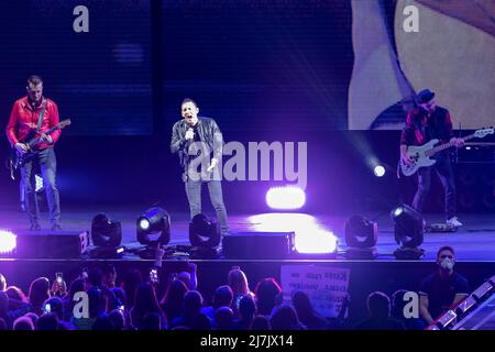 Verona, Italia. 09th maggio 2022. Francesco 'Kekko' Silvestre - Moda durante il moda' - Buona Fortuna Tour, Concerto di Musica a Verona, Italia, Maggio 09 2022 Credit: Agenzia fotografica indipendente/Alamy Live News Foto Stock