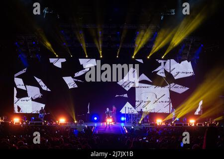 Verona, Italia. 09th maggio 2022. Francesco 'Kekko' Silvestre - Moda durante il moda' - Buona Fortuna Tour, Concerto di Musica a Verona, Italia, Maggio 09 2022 Credit: Agenzia fotografica indipendente/Alamy Live News Foto Stock