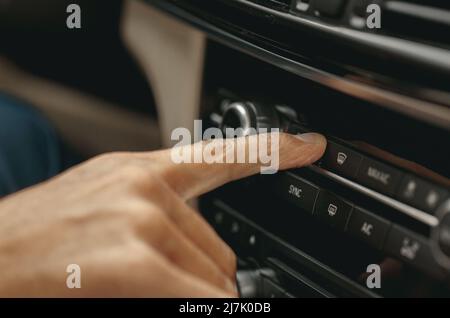 Immagine del riscaldamento del cruscotto degli specchietti retrovisori e del lunotto della vettura Foto Stock