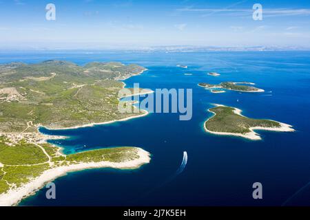 Rukavac a sud dell'isola di Vis, Mar Mediterraneo, Croazia Foto Stock