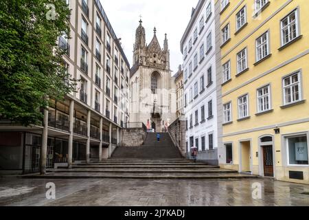 VIENNA, AUSTRIA - 22 MAGGIO 2019: Questo è uno degli edifici più antichi della capitale austriaca - la chiesa cattolica gotica Maria am Gestade. Foto Stock