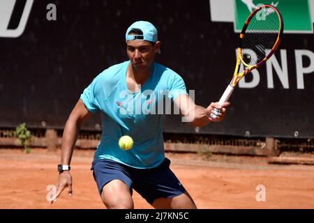 Roma, Italia. 10th maggio 2022. Roma, Italia, 10th maggio 2022, Rafel Nadal di Spagna si allena al torneo di tennis Internazionale BNL D'Italia a Foro Italico di Roma, Italia, il 10th maggio 2022. Foto Antonietta Baldassarre/Insidefoto Credit: Ininsidefoto srl/Alamy Live News Foto Stock