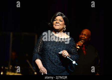 MIAMI, Florida - 08 MAGGIO: Shirley Caesar, si esibisce dal vivo durante una festa della mamma al James L. Knight Center il 08 maggio 2022 a Miami, Florida. (Foto di JL/Sipa USA) Credit: Sipa USA/Alamy Live News Foto Stock