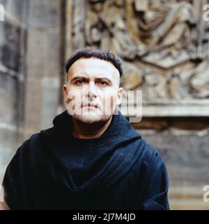 Martin Luther, deutscher Fernsehfilm in zwei Teilen über die wichtigsten Lebensstationen des Reformators, Deutschland, 1983, Teil 1, Szene: LAMBERT HAMEL. Martin Luther, film televisivo tedesco in due parti sulle fasi più importanti della vita del riformatore, Germania, 1983, parte 1, scena: LAMBERT HAMEL as Luther Foto Stock