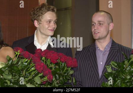 Schauspieler Matthias Schweighöfer und Jürgen Vogel als Preisträger bei der Verleihung der Goldenen Kamera a Berlino, Germania 2003. Foto Stock