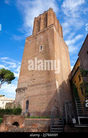 Torre della Militia, Torre delle milizie (dell'architetto Marchionne Aretino del 13th secolo) nei mercati di Traiano (mercati di Traiano), Roma, Lazio, Italia Foto Stock