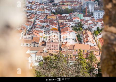 Vista dal Castello Monastero di Tomar alla città di Tomar Foto Stock