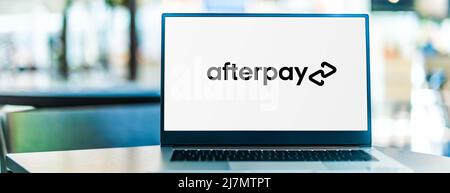 POZNAN, POL - Oct 22, 2021: Computer portatile con logo di Afterpay Limited, una società australiana di tecnologia finanziaria Foto Stock