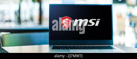 POZNAN, POL - FEB 05, 2022: Computer portatile che mostra il logo di Micro-Star International, una multinazionale taiwanese informatica Foto Stock