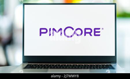 POZNAN, POL - DEC 8, 2021: Computer portatile che visualizza il logo di Pimcore, una piattaforma software open-source PHP aziendale Foto Stock