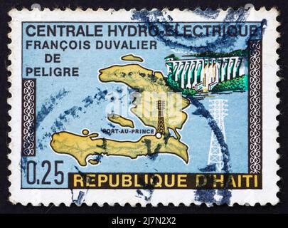 HAITI - CIRCA 1970: Un francobollo stampato ad Haiti mostra la Mappa di Haiti, Dam e Pylon, Francois Duvalier Centrale idroelettrica, circa 1970 Foto Stock