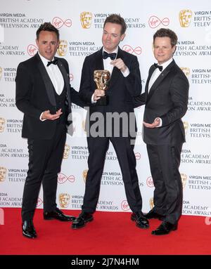 (L-R) Anthony McPartlin, Stephen Mulhern e Declan Donnelly, vincitori del premio Entertainment Program per il "viaggio di sabato notte ANT & Dec", Foto Stock