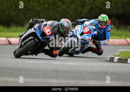 Portrush, Antrim, Irlanda del Nord. 10th maggio 2022. FonaCAB Nicholl Oils Northwest 200 pratica; Nadeih Schoots (Rebel Racing Kawasaki) durante l'apertura Superstock pratica credito: Azione Plus Sport / Alamy Live News Foto Stock