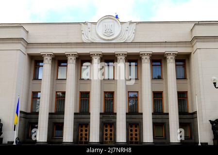 parlamento ucraino, Kiev, Verkhovna Rada. L'iscrizione in lingua Ucraina - Consiglio Supremo dell'Ucraina sulla costruzione a Kiev. Foto Stock