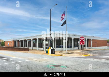 LEXINGTON, NC, USA-8 MAGGIO 2022: Edificio degli uffici postali degli Stati Uniti. Foto Stock