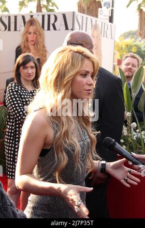 LOS ANGELES - MAR 24: Shakira alla festa di rilascio dell'album per l'esclusiva Deluxe Edition di Shakira a Target il 24 marzo 2014 a Burbank, CA Foto Stock