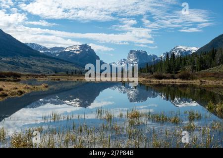 Squaretop Mountain, un prominente picco nel fiume Wind del Wyoming Foto Stock