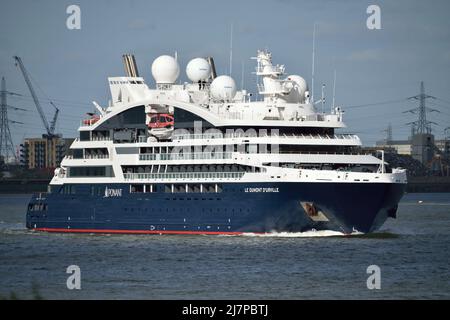 Pagando è la prima visita a Londra la nuova nave da crociera di Ponant LE DUMONT D'URVILLE fa la sua chiamata maiden al Tamigi a Londra Foto Stock