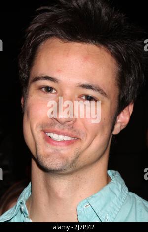 LOS ANGELES - MAR 25: Matthew Atkinson al giovane e inquieto 41st anniversario Cake alla CBS Television City il 25 marzo 2014 a Los Angeles, CA Foto Stock