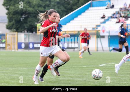 Milano, Italia. 07th maggio 2022. Italia, Milano, maggio 7 2022: Alia Guagni (difensore di Milano) attacca l'area di rigore nella prima metà durante la partita di calcio FC INTER vs AC MILAN, Women Serie A 2021-2022 day21 Breda Stadium (Photo by Fabrizio Andrea Bertani/Pacific Press) Credit: Pacific Press Media Production Corp./Alamy Live News Foto Stock