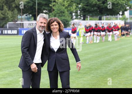 Milano, Italia. 07th maggio 2022. Italia, Milano, 7 2022 maggio: Maurizio Ganz (manager di Milano) e Rita Guarino (Inter manager) durante la partita di calcio FC INTER vs AC MILAN, Women Serie A 2021-2022 day21 Breda Stadium (Photo by Fabrizio Andrea Bertani/Pacific Press) Credit: Pacific Press Media Production Corp./Alamy Live News Foto Stock